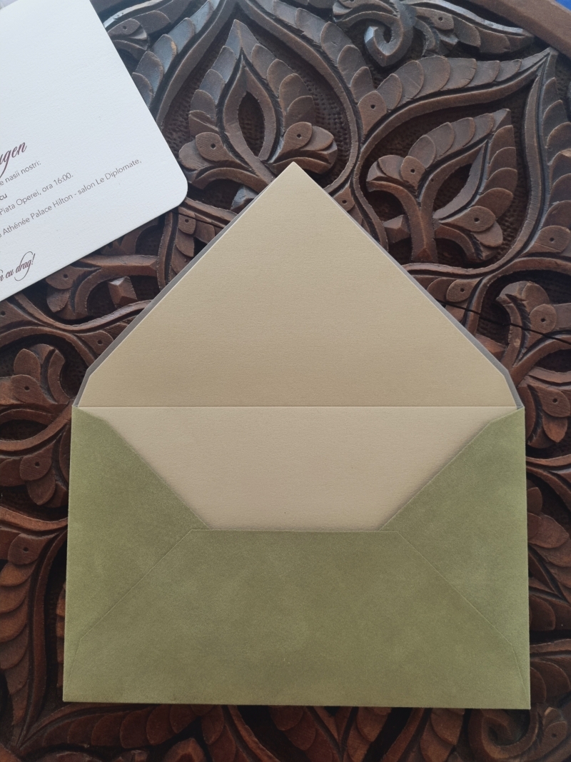 Invitație nunta cu plic catifea verde olive - poza 2