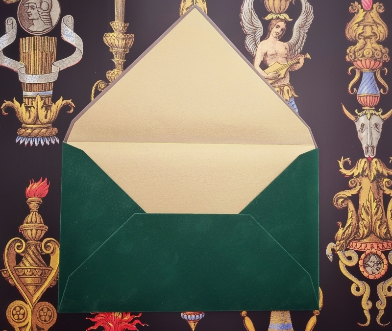 Invitație nunta cu plic catifea verde și monograma aurie - poza 2