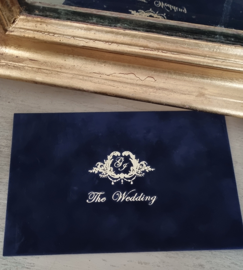 Invitatie nunta cu plic catifea albastru si monograma pe fata - poza 5