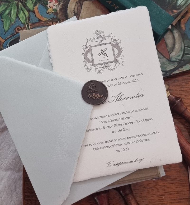 Invitatie nunta cu plic hartie manuala gri perla - poza 1