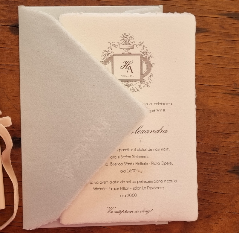 Invitatie nunta cu plic hartie manuala gri perla - poza 5