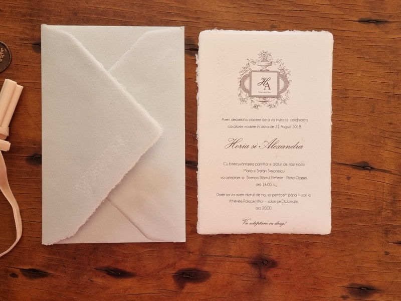 Invitatie nunta cu plic hartie manuala gri perla - poza 6