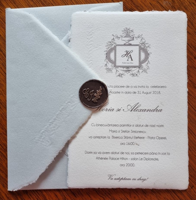 Invitatie nunta cu plic hartie manuala gri perla - poza 2