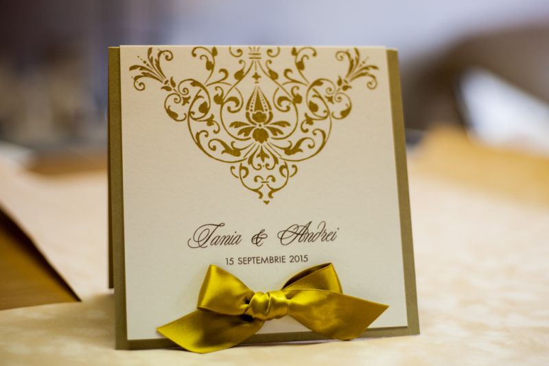 Invitatie nunta eleganta auriu si ivoire