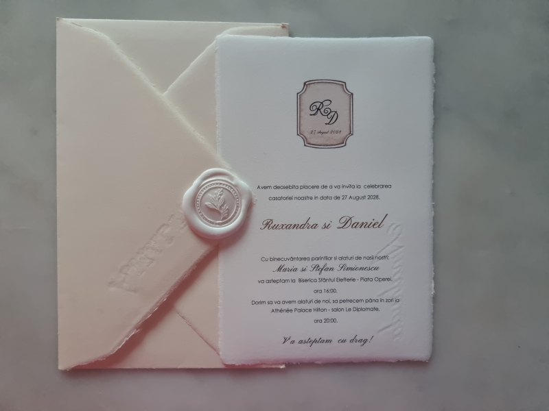 Invitatie nunta plic hartie manuala roz pudrat