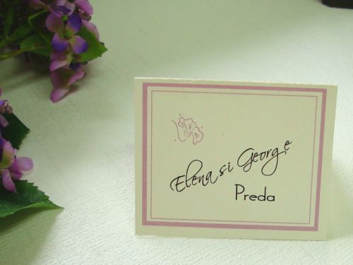 Card de masa nunta cu chenar lila pe  carton alb satinat