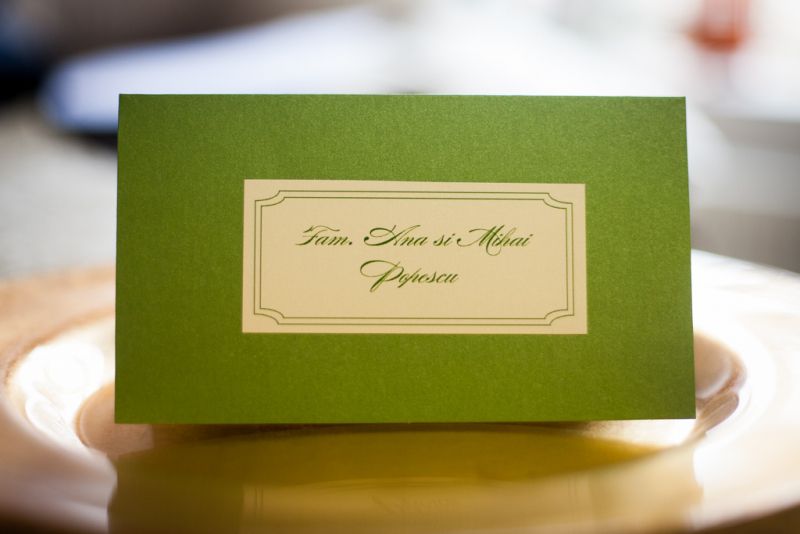 Carton verde sidefat  si eticheta cu nume invitati - poza 2