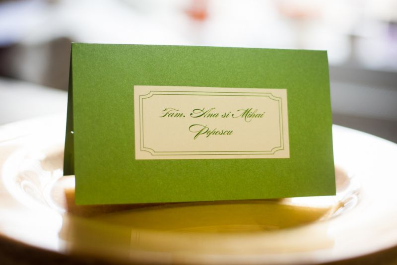 Carton verde sidefat  si eticheta cu nume invitati - poza 1