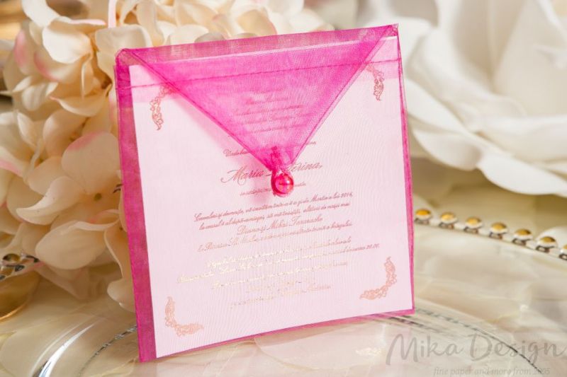invitatie botez fetita cu plic organza roz