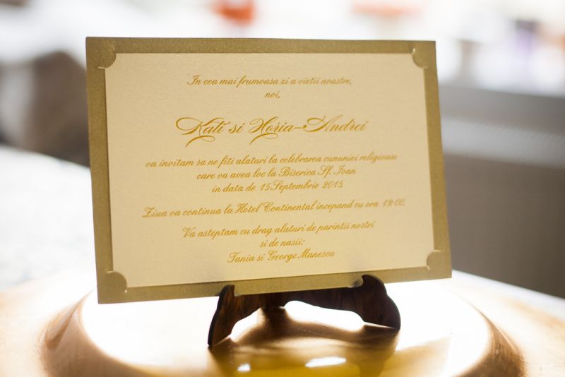 invitatie nunta eleganta auriu cu crem